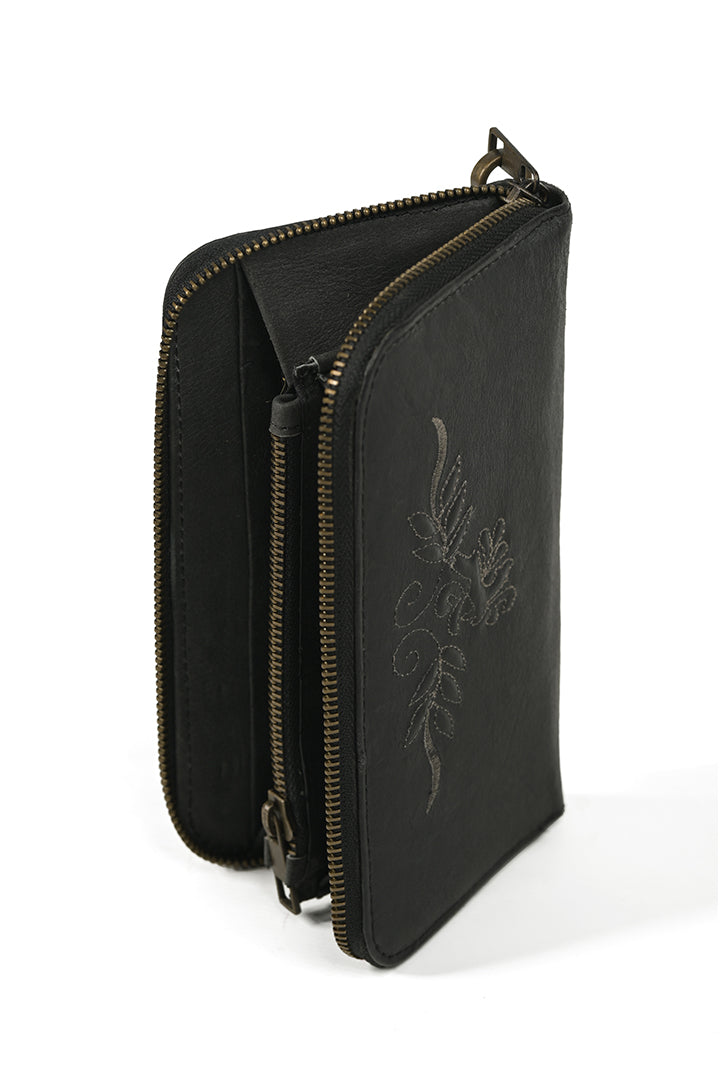 Schwarz Stunning Embroidered Bavarian Purse